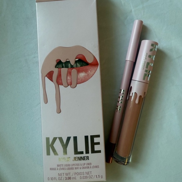 Kylie Jenner Cream Lipstick Matte Finish Makeup - Picture 1 of 4